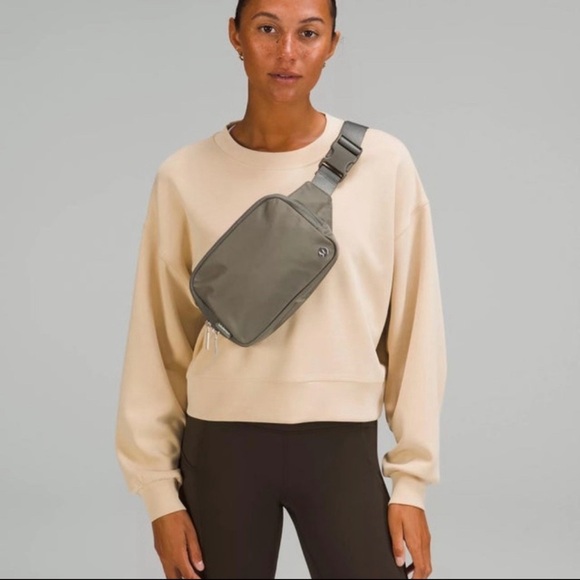 lululemon athletica Handbags - Lululemon Everywhere belt Bag Grey Sage large 2L